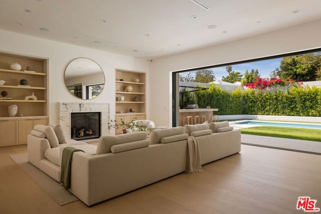 12041 Coyne Street, Los Angeles, CA 90049 — photo 9 of 47