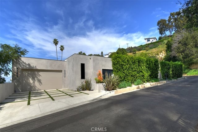 14753 Round Valley, Sherman Oaks, CA 91403 — photo 2 of 34