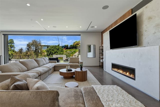 14753 Round Valley, Sherman Oaks, CA 91403 — photo 4 of 34