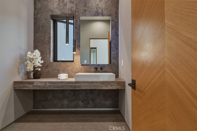 14753 Round Valley, Sherman Oaks, CA 91403 — photo 8 of 34