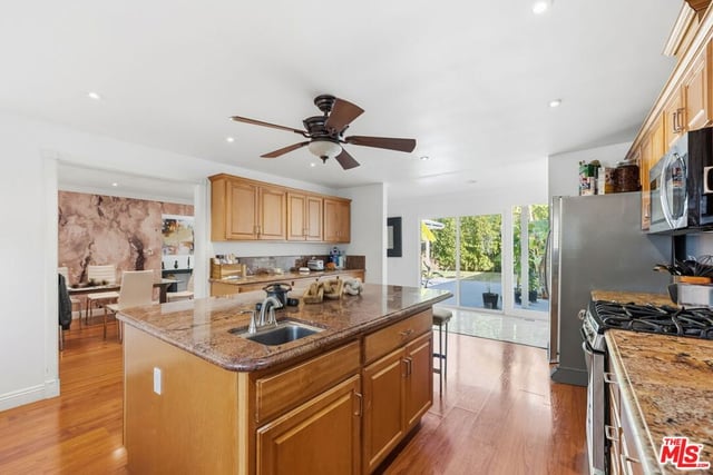 18202 Lake Encino Drive, Encino, CA 91316 — photo 11 of 16