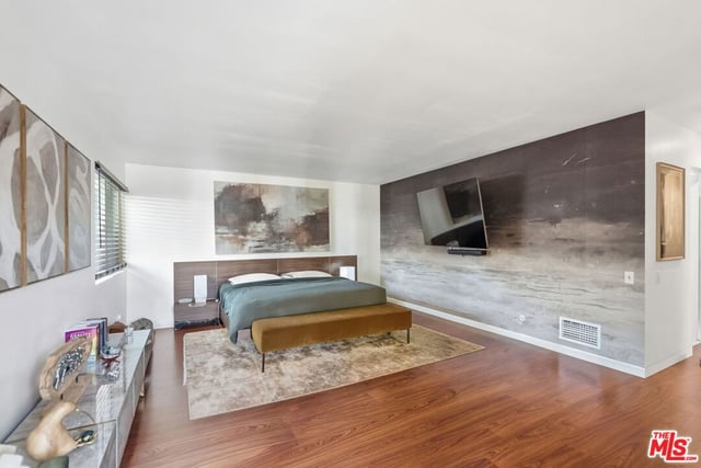 18202 Lake Encino Drive, Encino, CA 91316 — photo 12 of 16