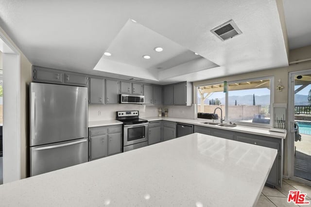 15362 Rhododendron Drive, Santa Clarita, CA 91387 — photo 14 of 49