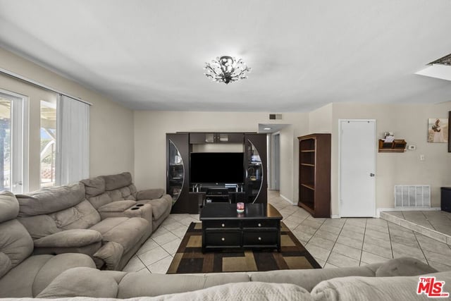 15362 Rhododendron Drive, Santa Clarita, CA 91387 — photo 15 of 49