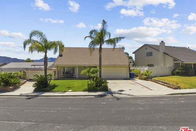 15362 Rhododendron Drive, Santa Clarita, CA 91387 — photo 2 of 49