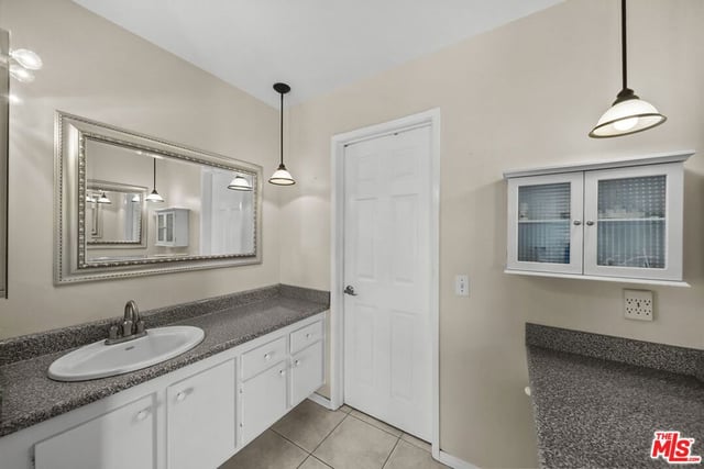 15362 Rhododendron Drive, Santa Clarita, CA 91387 — photo 34 of 49
