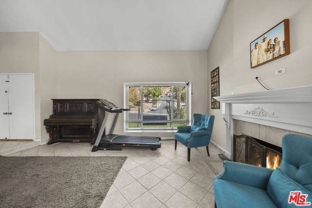 15362 Rhododendron Drive, Santa Clarita, CA 91387 — photo 7 of 49