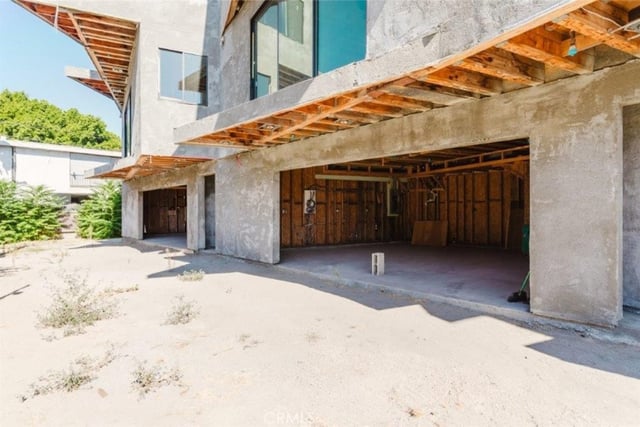6651 Camellia Avenue, Los Angeles, CA 91606 — photo 5 of 41