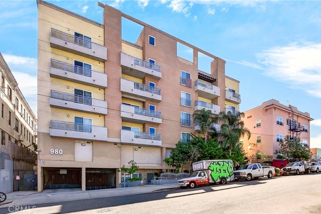 980 S Oxford 303, Los Angeles, CA 90006 — photo 2 of 31