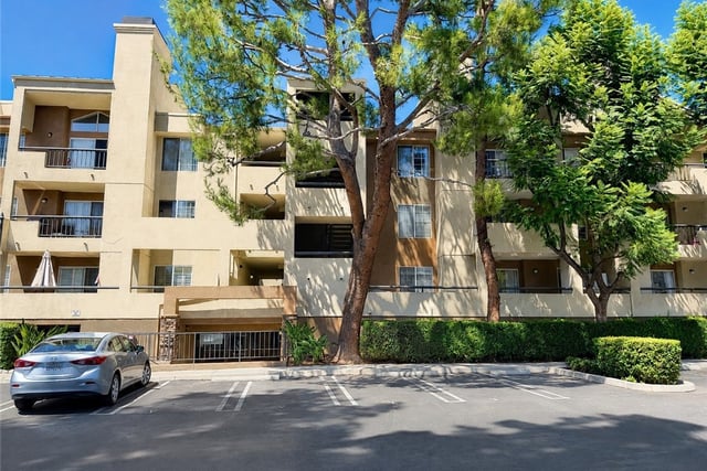 5520 Owensmouth 311, Woodland Hills, CA 91367 — photo 4 of 40