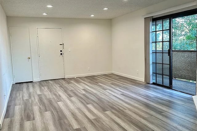 10220 De Soto Avenue 6, Chatsworth, CA 91311 — photo 4 of 25