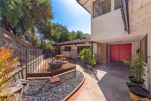 2125 Eastedge, Glendale, CA 91206 — photo 28 of 46