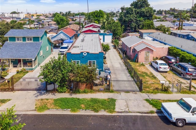 135 E 77th Street, Los Angeles, CA 90003 — photo 2 of 31