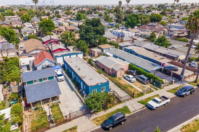 135 E 77th Street, Los Angeles, CA 90003 — photo 3 of 31