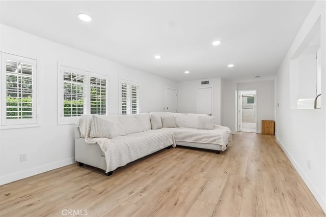 10065 Foothill Boulevard, Los Angeles, CA 91342 — photo 7 of 29