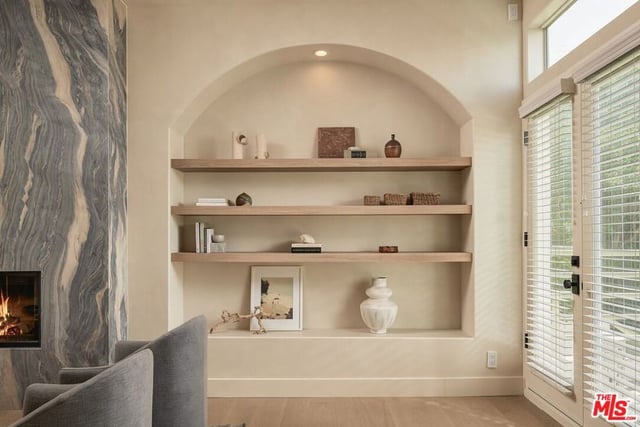 18 Voyage Street, Venice, CA 90292 — photo 5 of 48