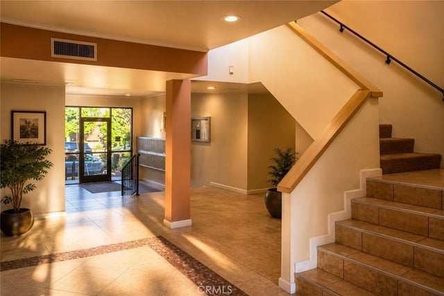 5349 Newcastle 34, Encino, CA 91316 — photo 4 of 62