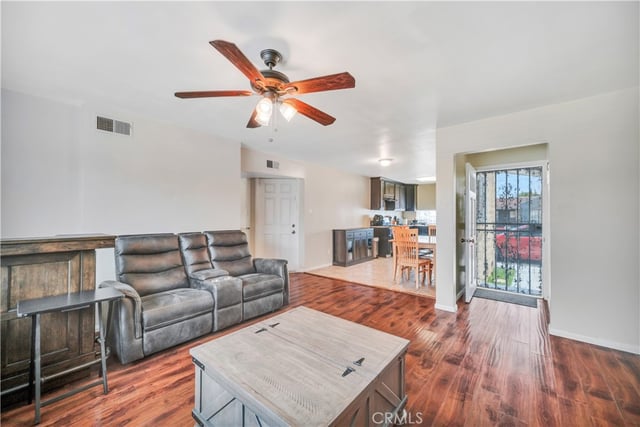 811 W Poplar Street, Compton, CA 90220 — photo 3 of 44