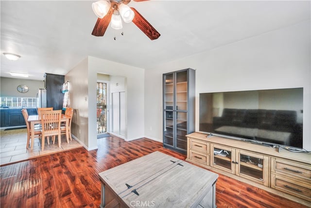 811 W Poplar Street, Compton, CA 90220 — photo 5 of 44