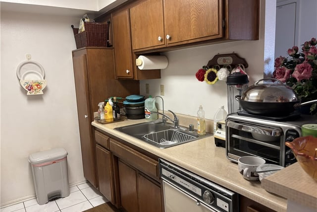 200 S Reno Street, Los Angeles, CA 90057 — photo 6 of 16