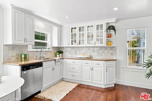 5345 S Victoria Avenue, Los Angeles, CA 90043 — photo 11 of 44