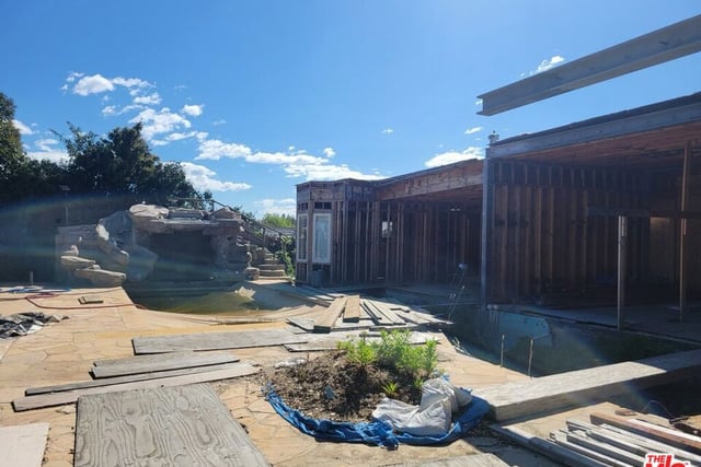 16351 Sloan Drive, Los Angeles, CA 90049 — photo 7 of 26