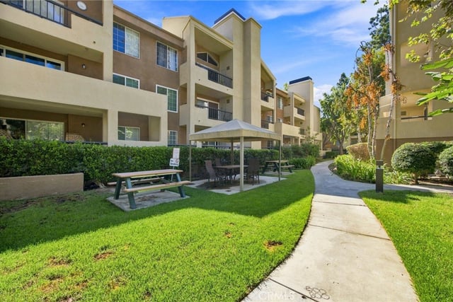 21400 Burbank 106, Woodland Hills, CA 91367 — photo 19 of 20