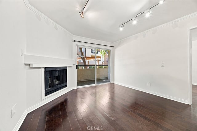21400 Burbank 106, Woodland Hills, CA 91367 — photo 4 of 20