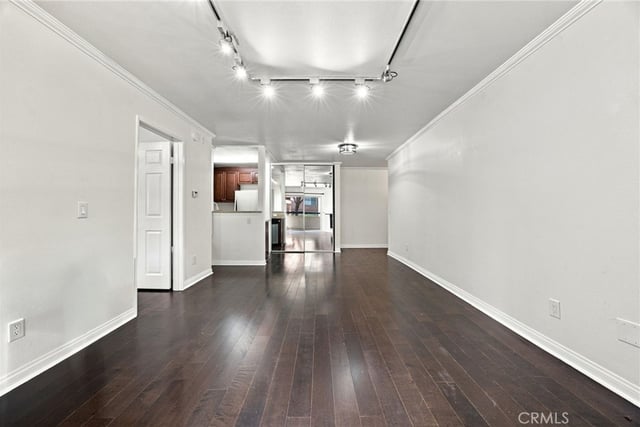 21400 Burbank 106, Woodland Hills, CA 91367 — photo 5 of 20