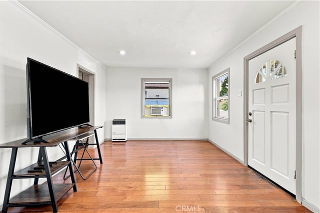 233 E Louise Street, Long Beach, CA 90805 — photo 5 of 39