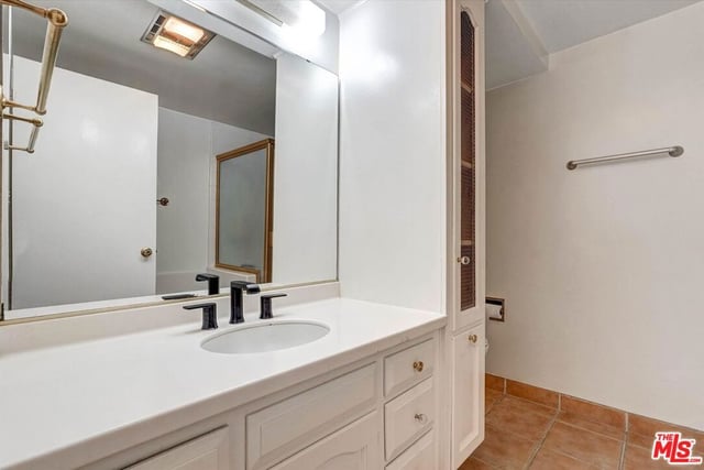 6760 Hillpark Drive 408, Los Angeles, CA 90068 — photo 12 of 35