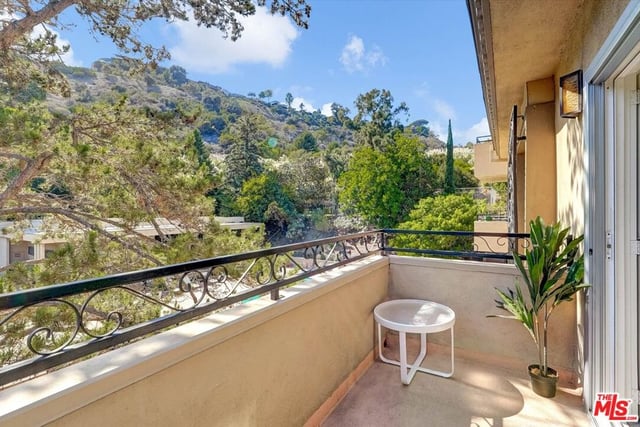 6760 Hillpark Drive 408, Los Angeles, CA 90068 — photo 16 of 35
