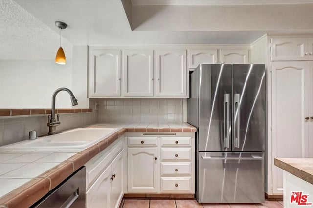 6760 Hillpark Drive 408, Los Angeles, CA 90068 — photo 2 of 35