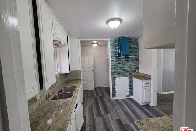 611 W 109th Street, Los Angeles, CA 90044 — photo 18 of 31