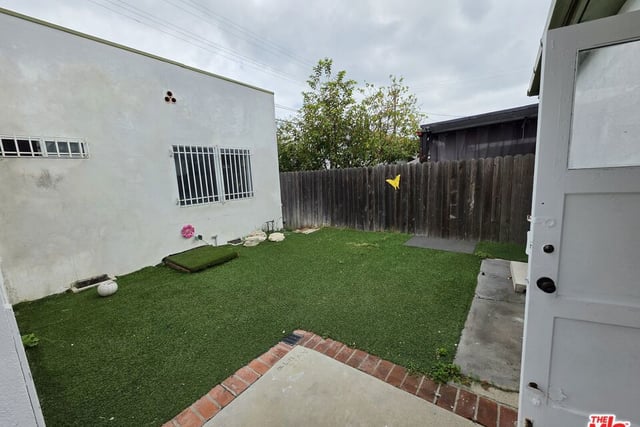 611 W 109th Street, Los Angeles, CA 90044 — photo 6 of 31