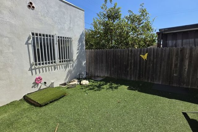 611 W 109th Street, Los Angeles, CA 90044 — photo 7 of 31