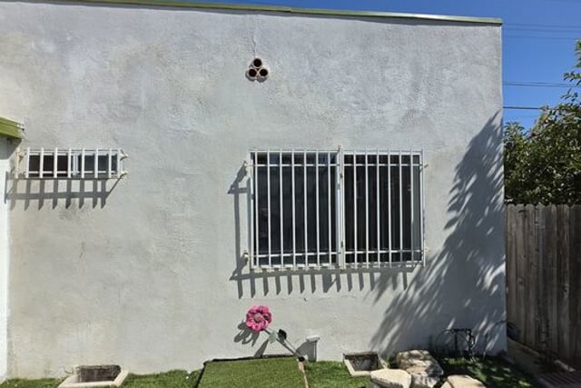 611 W 109th Street, Los Angeles, CA 90044 — photo 8 of 31