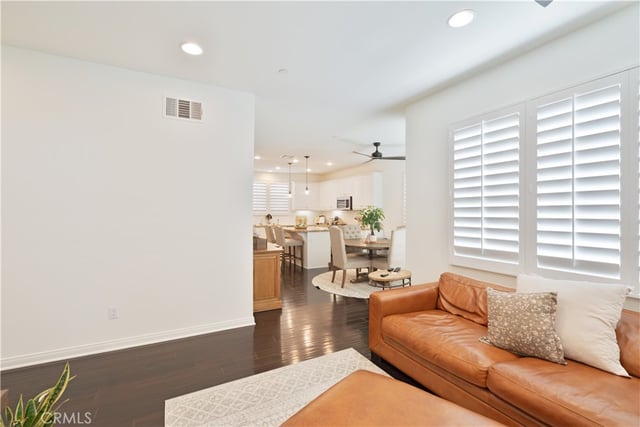 21737 Propello, Saugus, CA 91350 — photo 4 of 38