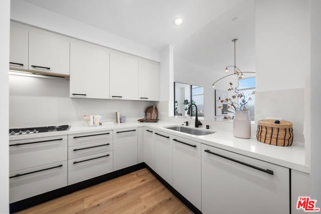900 W Olympic Boulevard 27D, Los Angeles, CA 90015 — photo 10 of 36