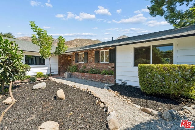 1920 N Altadena Drive, Pasadena, CA 91107 — photo 8 of 68