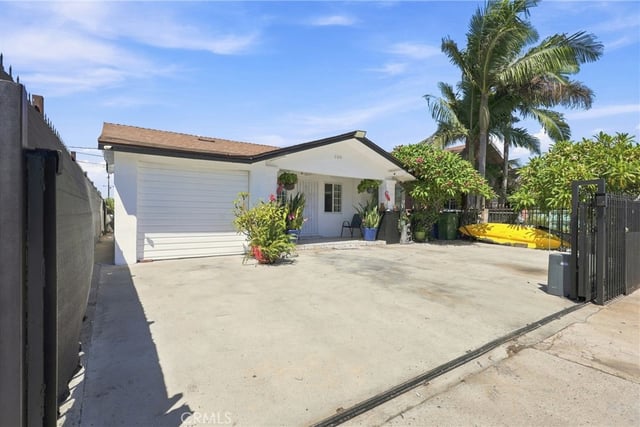 209 W 87th, Los Angeles, CA 90003 — photo 4 of 25