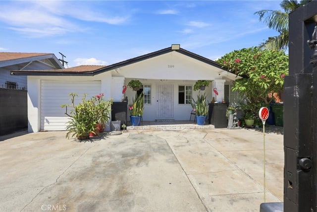 209 W 87th, Los Angeles, CA 90003 — photo 5 of 25