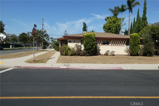 7927 Kentwood Avenue, Los Angeles, CA 90045 — photo 3 of 54