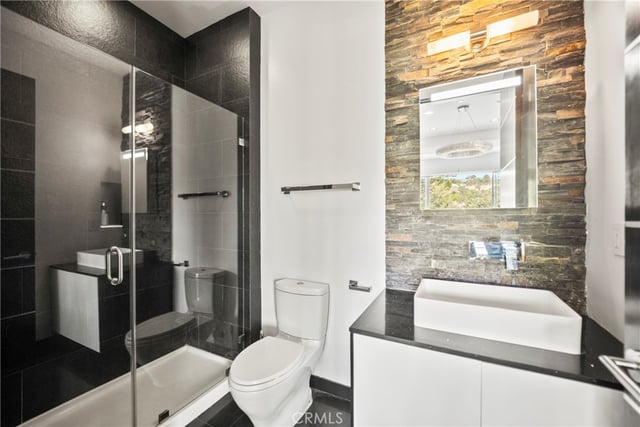 12148 Travis, Los Angeles, CA 90049 — photo 19 of 70