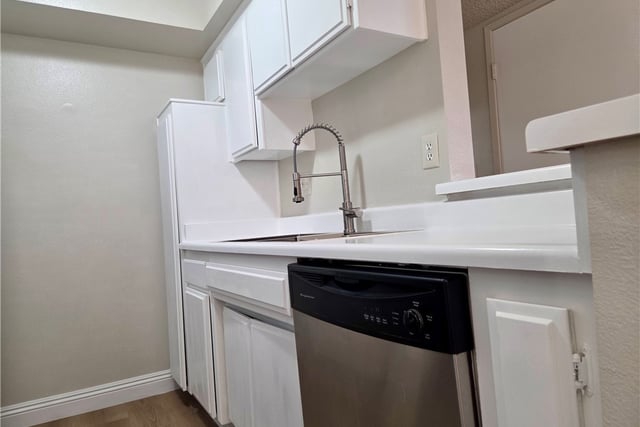 200 S Reno 102, Los Angeles, CA 90057 — photo 12 of 26