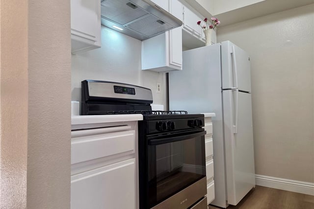 200 S Reno 102, Los Angeles, CA 90057 — photo 13 of 26