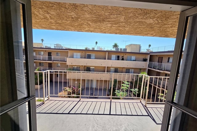 200 S Reno 102, Los Angeles, CA 90057 — photo 6 of 26