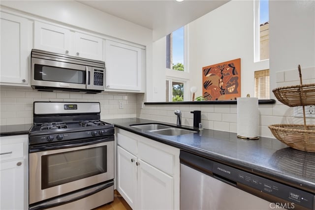 1639 Camden Avenue 301, Los Angeles, CA 90025 — photo 8 of 22