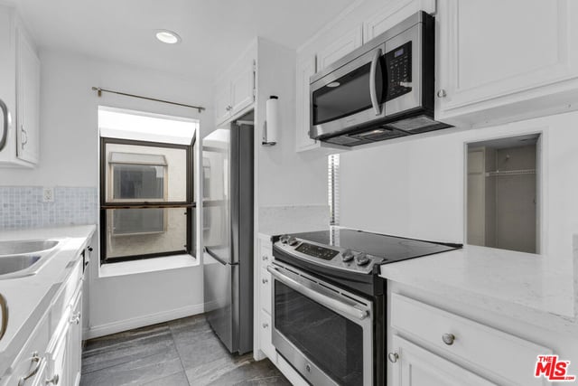 18411 Hatteras Street 246, Tarzana, CA 91356 — photo 13 of 45