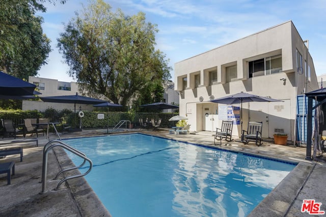 18411 Hatteras Street 246, Tarzana, CA 91356 — photo 34 of 45